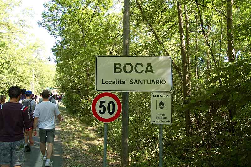 Dal parcheggio raggiungiamo la partenza..