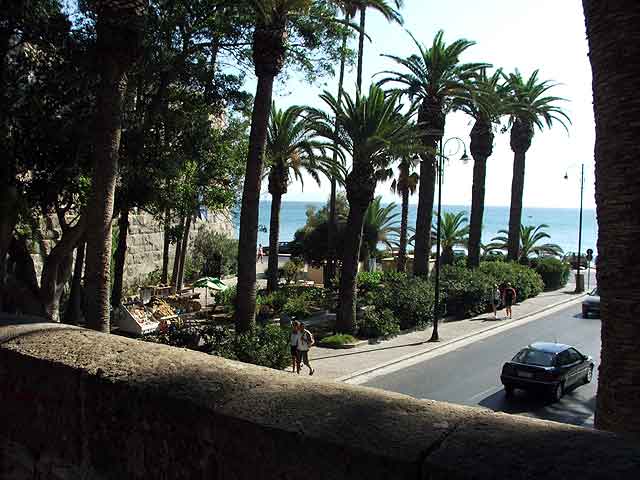 Il ponte di accesso al castello